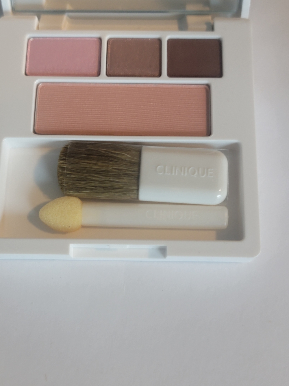 Clinique Floral Compact Duo — Yellow & Pink-Orange - Picture 6 of 7